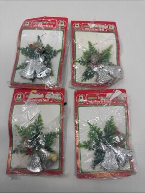 VINTAGE COMMODORE CHRISTMAS GIFT TIE ONS LOT OF 4 FLAWS PLASTIC BELLS PINE SPRIG